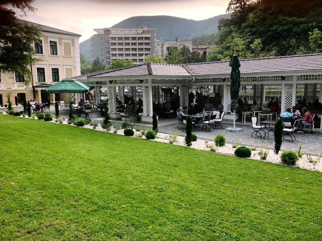 Hotel Versay Băile Herculane Dış mekan fotoğraf